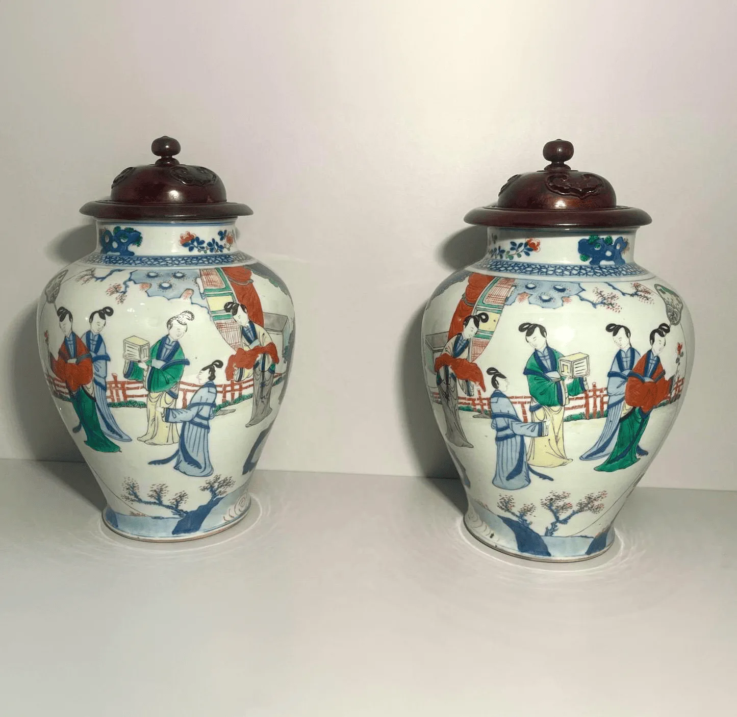 Vases Wucai chinois du XVIIème siècle