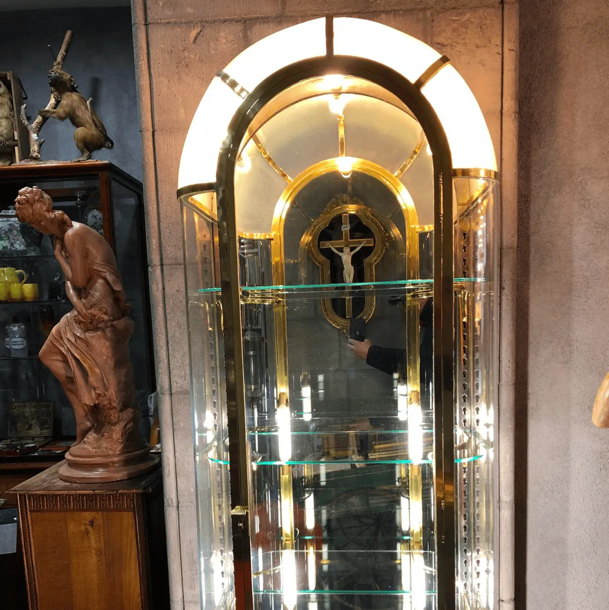 Vitrine Art Déco éclairante en laiton